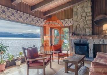 Casa sobre costa al Lago Nahuel Huapi - San Carlos de Bariloche - PATAGONIA 
